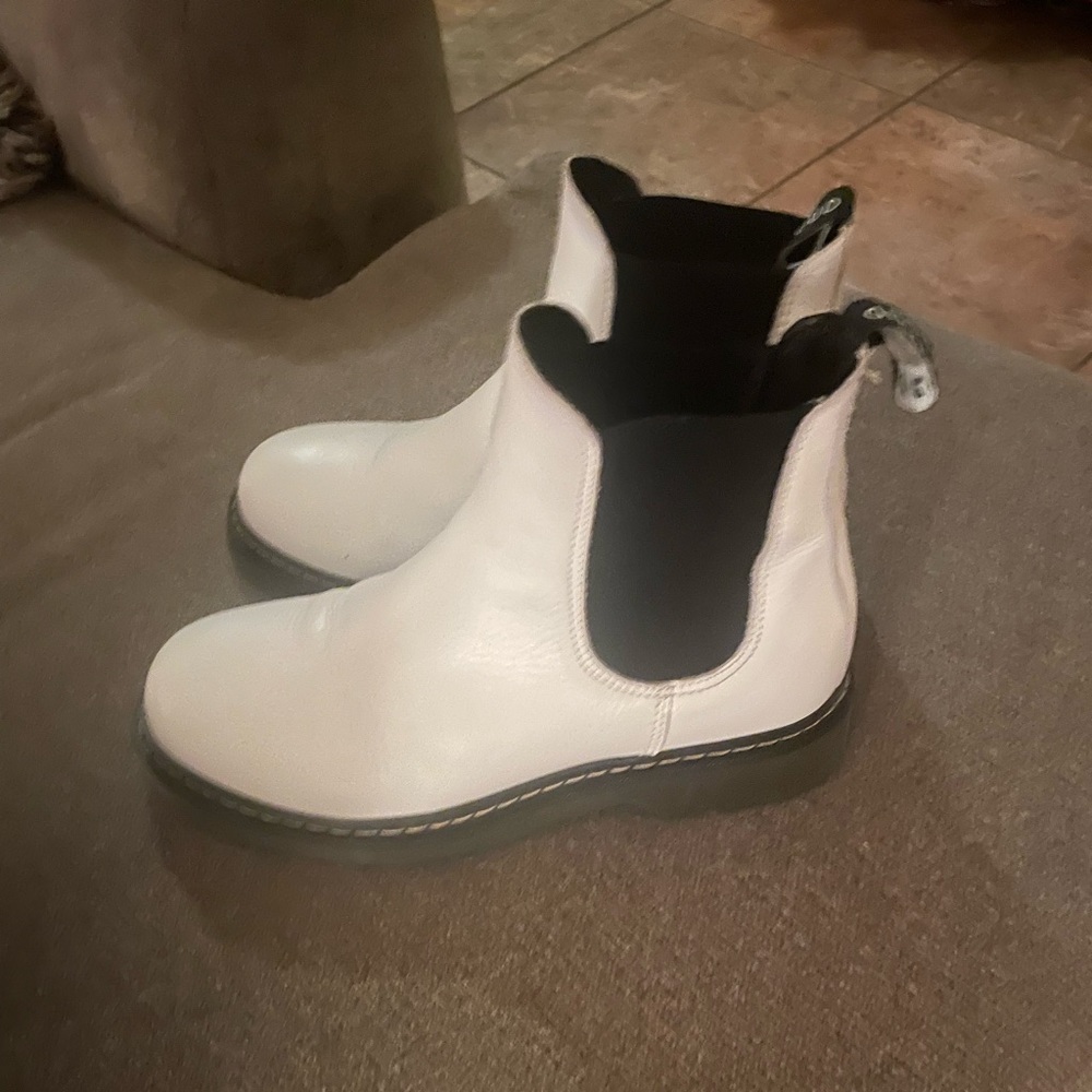 Size 9, Musse and Cloud leather boots. In perfect condition. $40 OBO